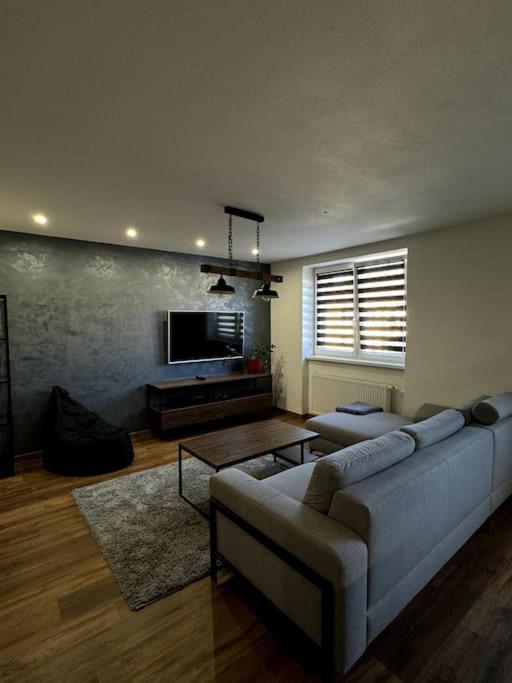 Modern Apartment In City Centre Банська Бистриця Екстер'єр фото