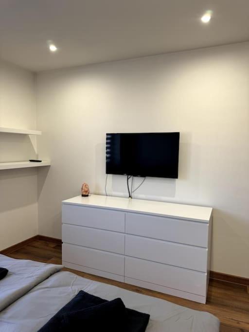 Modern Apartment In City Centre Банська Бистриця Екстер'єр фото
