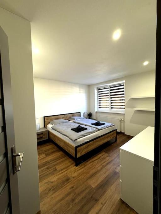 Modern Apartment In City Centre Банська Бистриця Екстер'єр фото